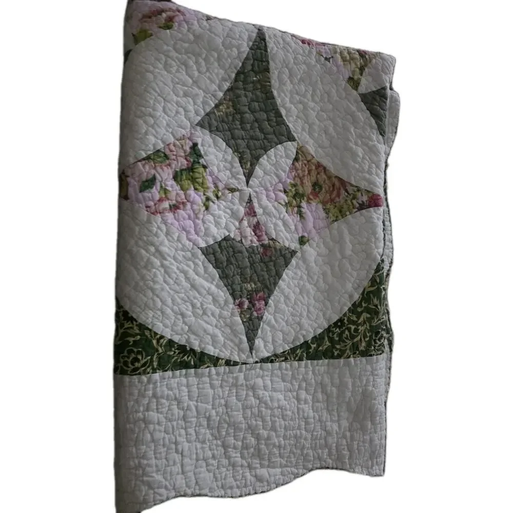 Vintage Cathedral Window Lap Quilt Scalloped Edge 58 X 45